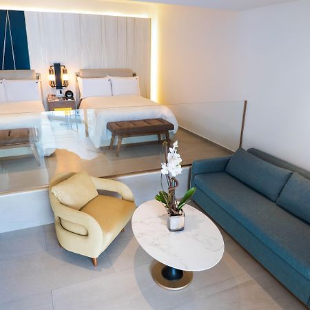Hard Rock Hotel & Casino Punta Cana (Adults Only) Extérieur photo A room at the hotel