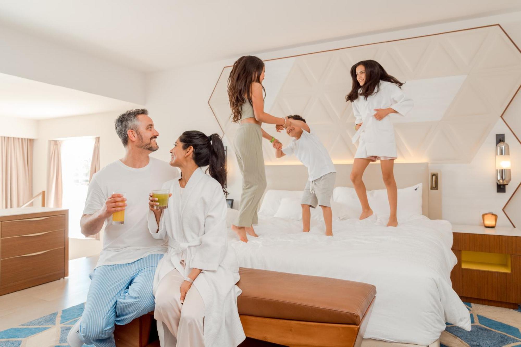 Hard Rock Hotel & Casino Punta Cana (Adults Only) Extérieur photo Family at the hotel