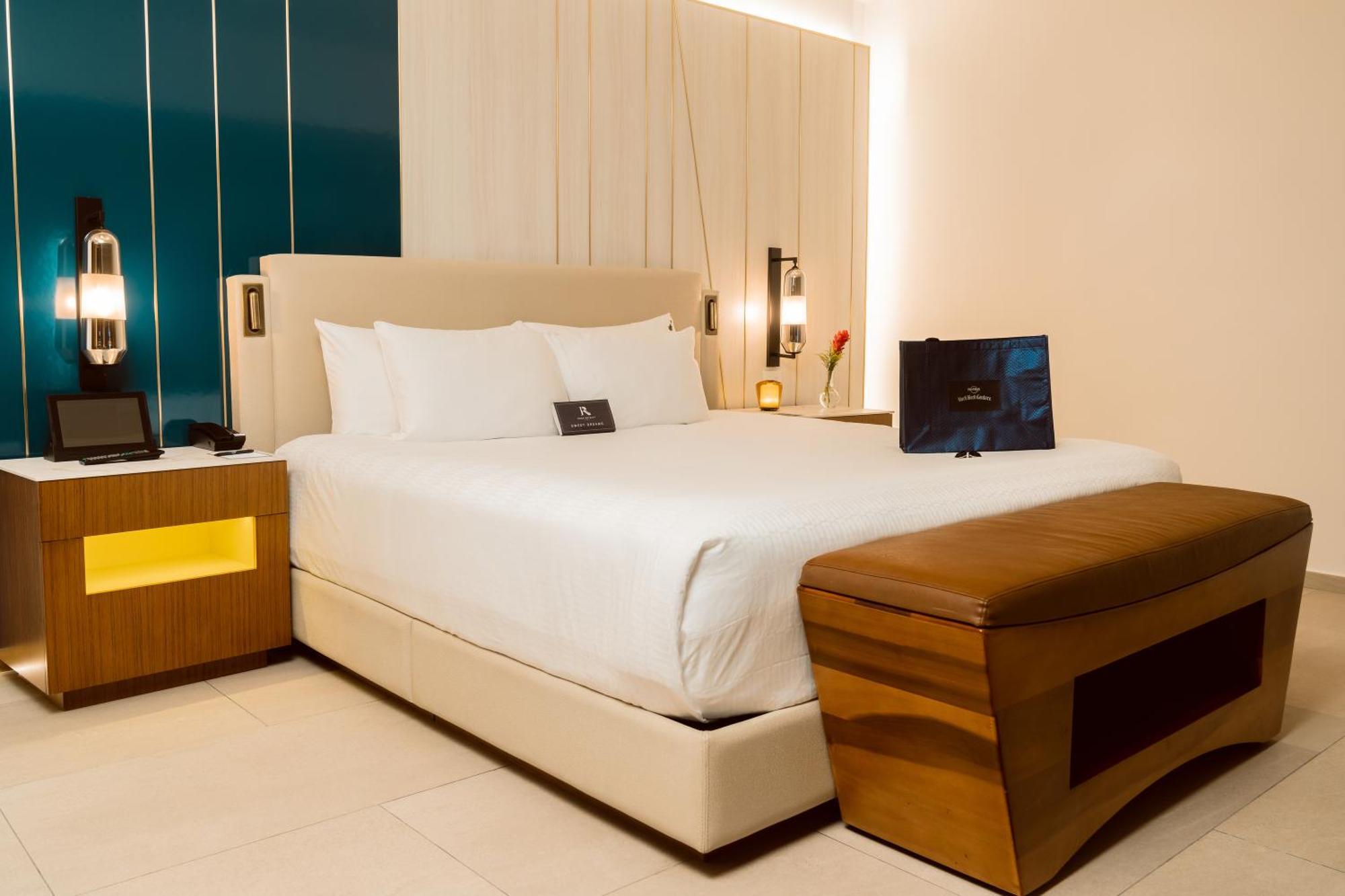 Hard Rock Hotel & Casino Punta Cana (Adults Only) Extérieur photo A bedroom at the hotel