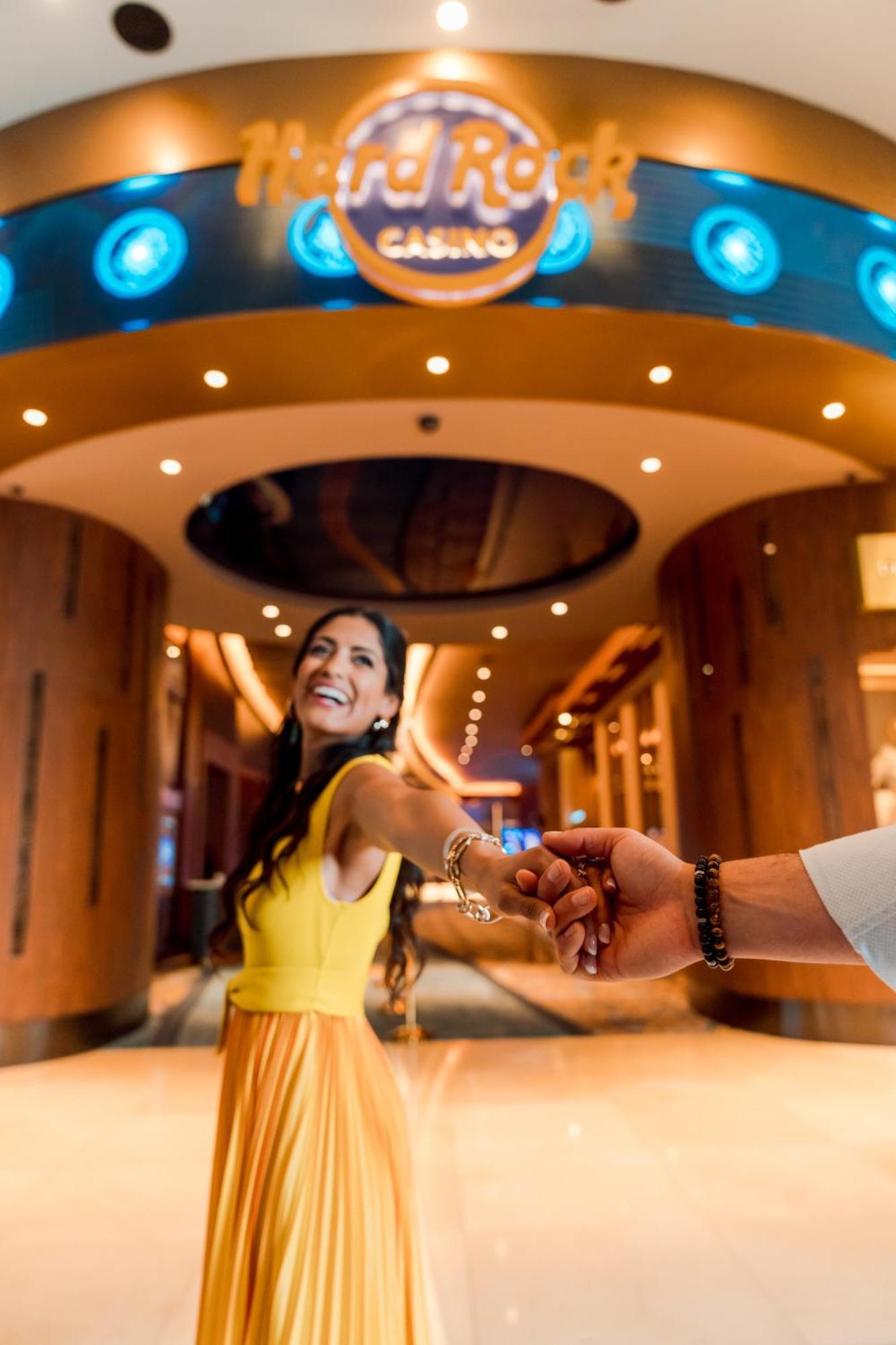 Hard Rock Hotel & Casino Punta Cana (Adults Only) Extérieur photo A woman being led by a man